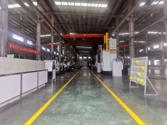 削、磨、轧、铣……数台数控细密设备顺